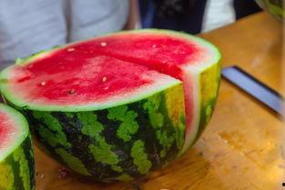 在朋友家吃瓜,朋友家的一次难忘吃瓜体验